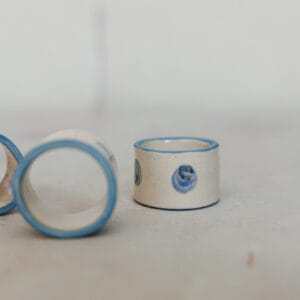 Dekoracja ceramiczna w motywie borówki